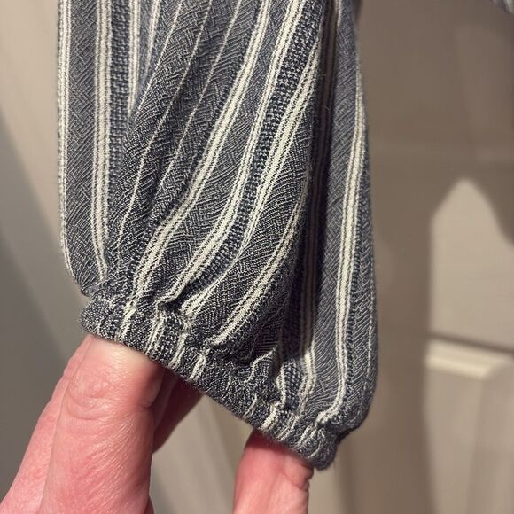 AEO striped button down collared shirt SZ Xsmall - Picture 3 of 6